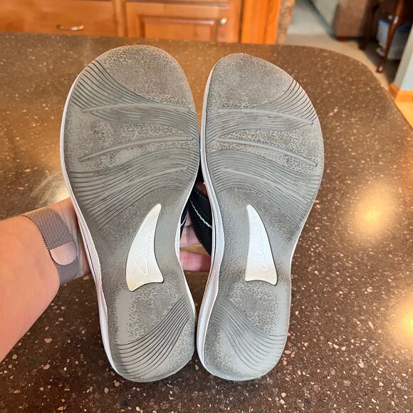 Clarks Cloudsteppers Cushionsoft Black Sandals Size 8 Flip Flops Brinkley Jazzh - Picture 4 of 7